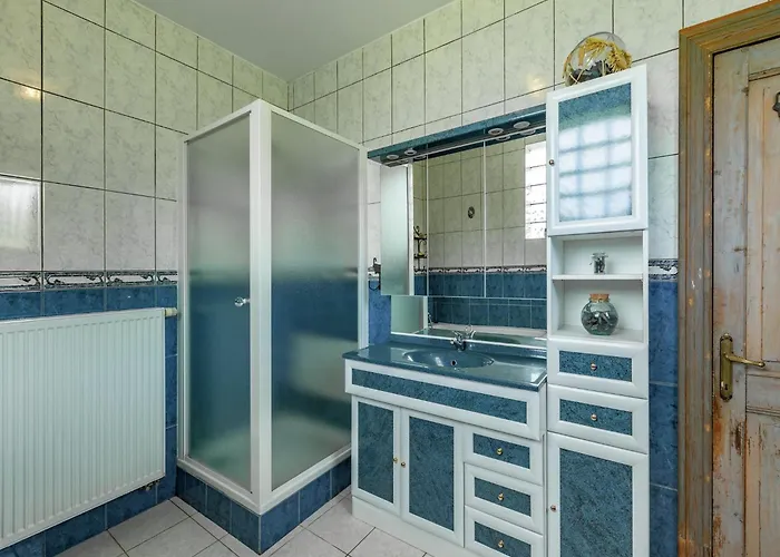 Spacious Family Home Le Bizet