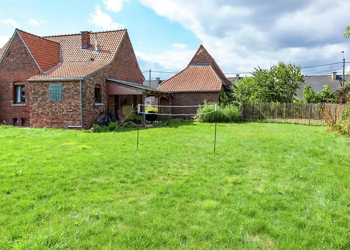 Spacious Family Home Le Bizet